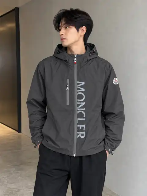 Clothing / 3301